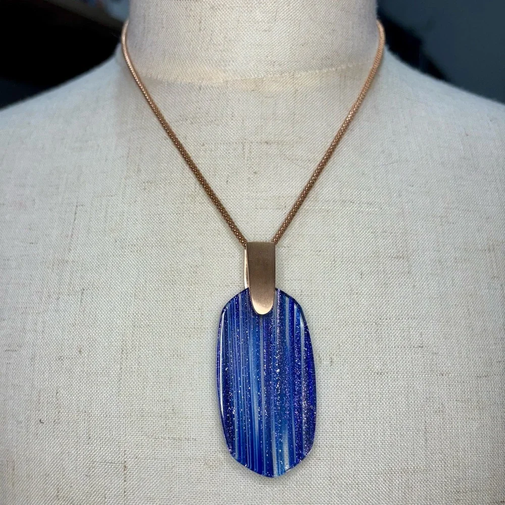 Kendra Scott Inez Pendant Necklace - Picture 2 of 7